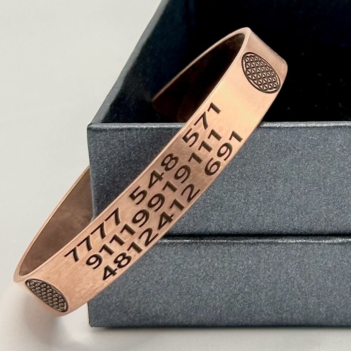 Bakır Bileklik Sayı İşlemeli Model