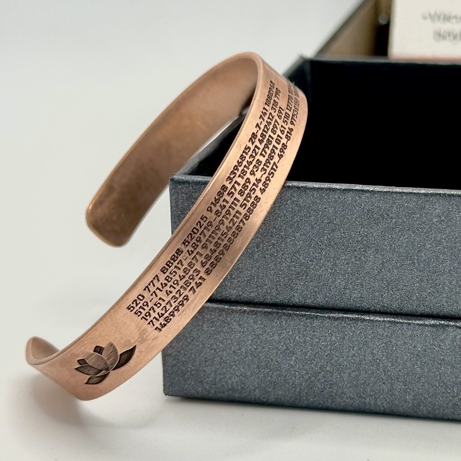 Bakır Bileklik Kadim Sayılar İşlemeli Model