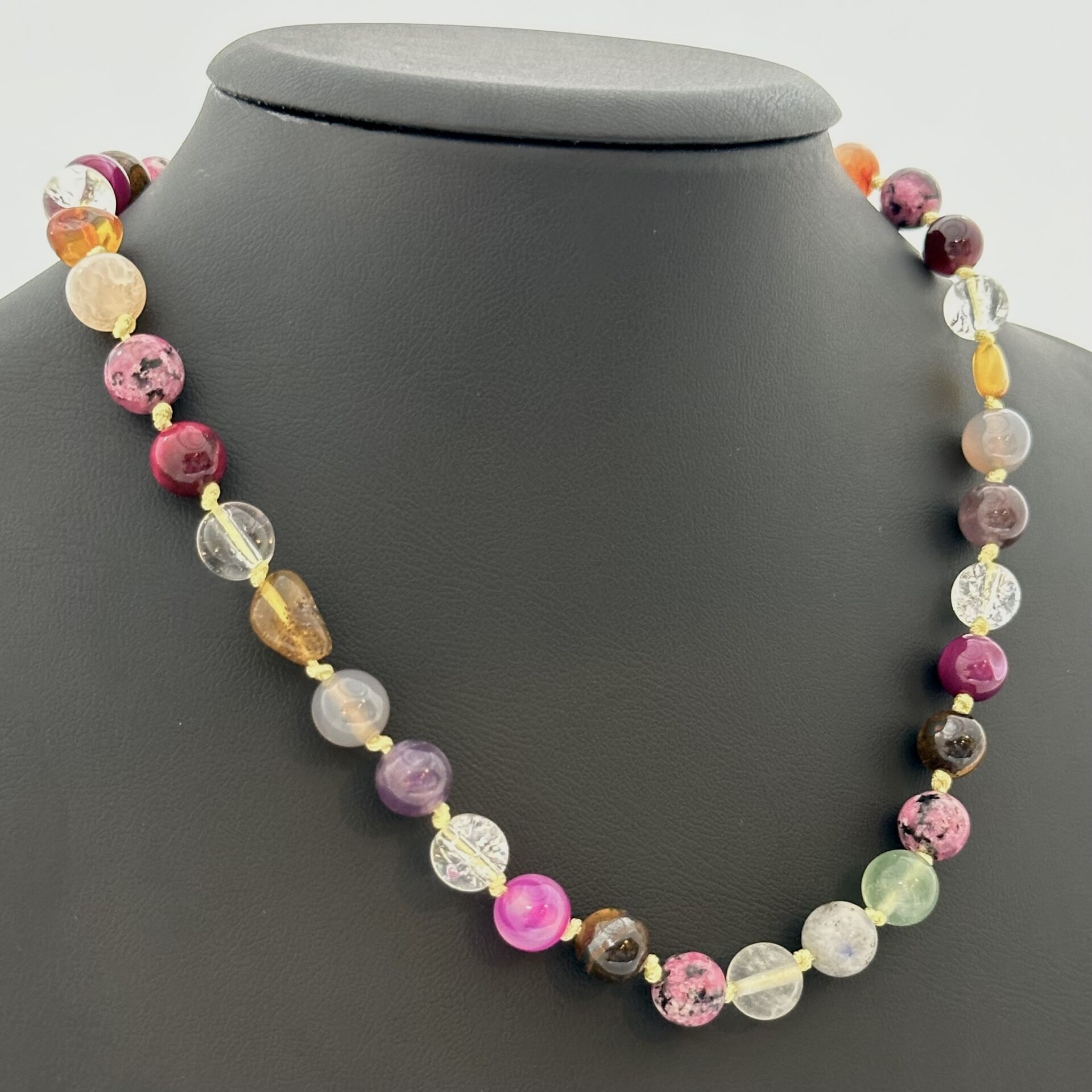 Kız Öğrenci Kolyesi