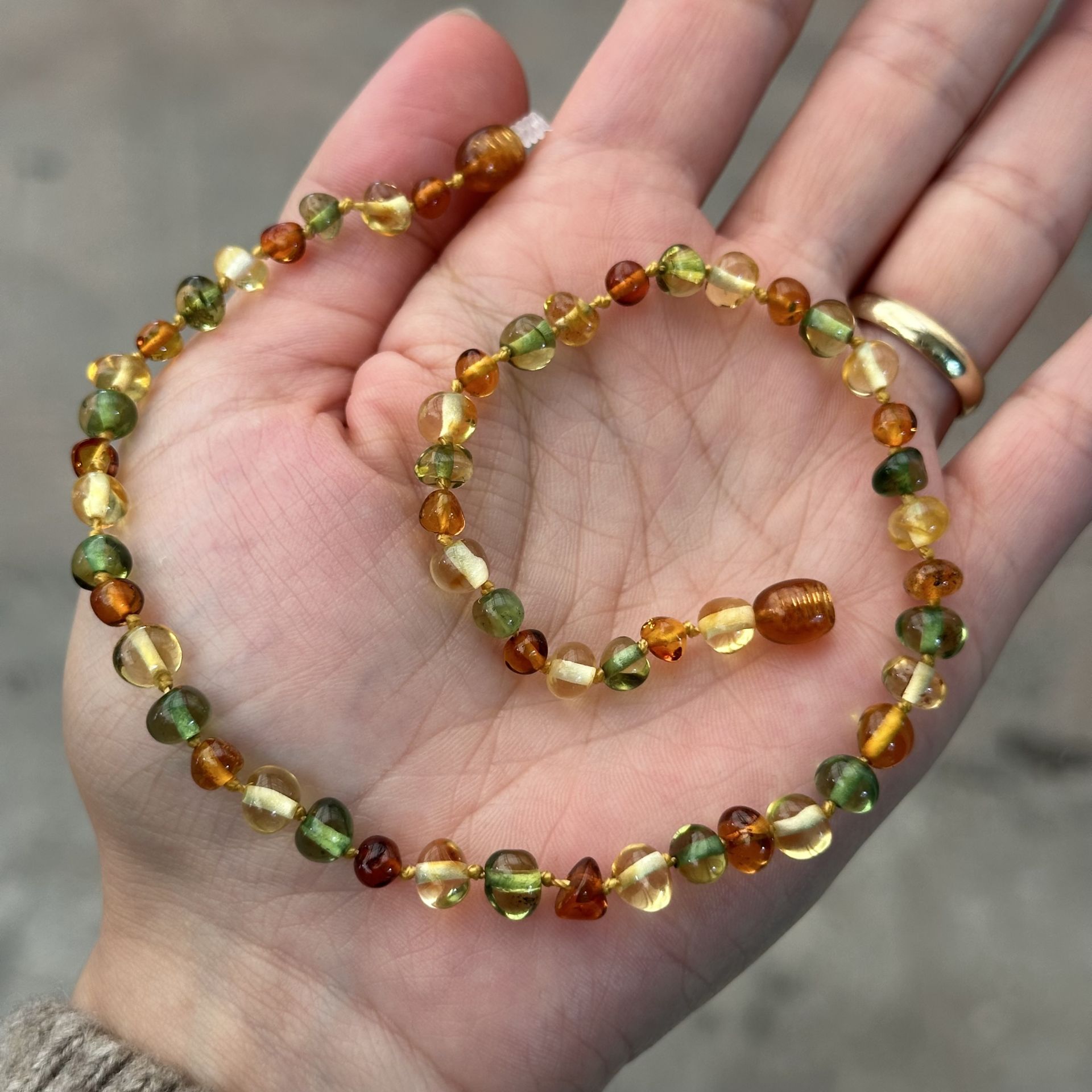 Damla Kehribar Bebek Kolyesi