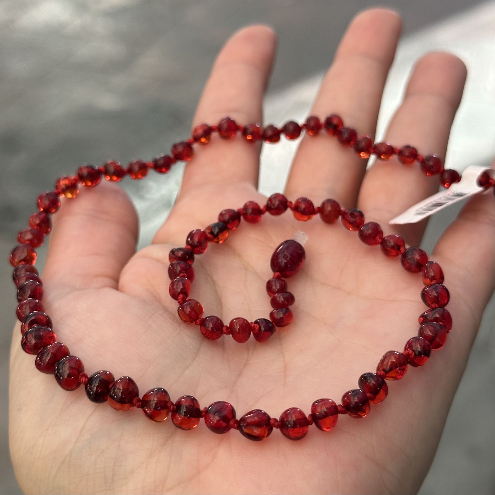 Kehribar kolye yetişkin damla kehribar kırmızı  kolye (bitki özü cilalıdır)
