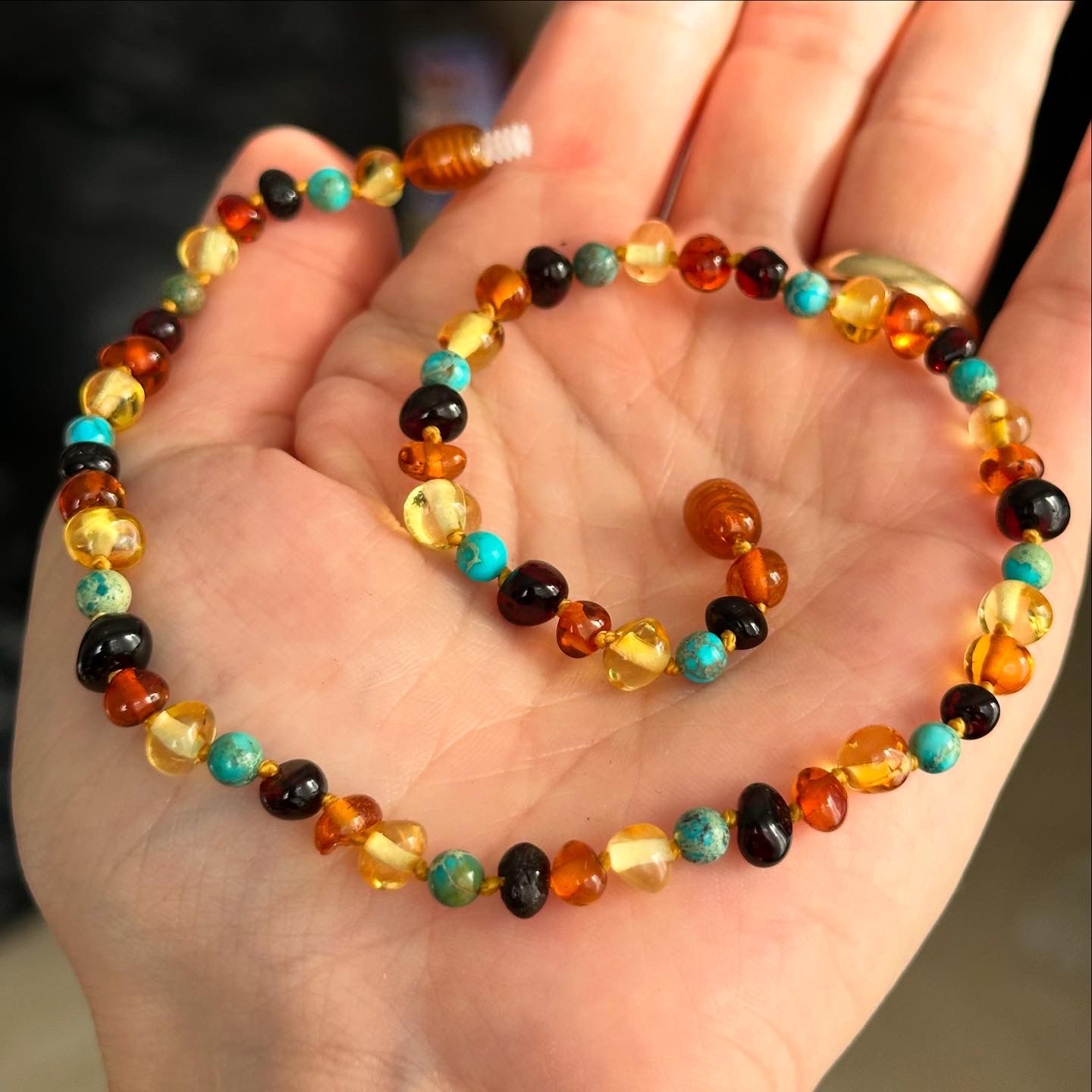 Damla Kehribar Bebek Kolyesi Firuze Kombinli