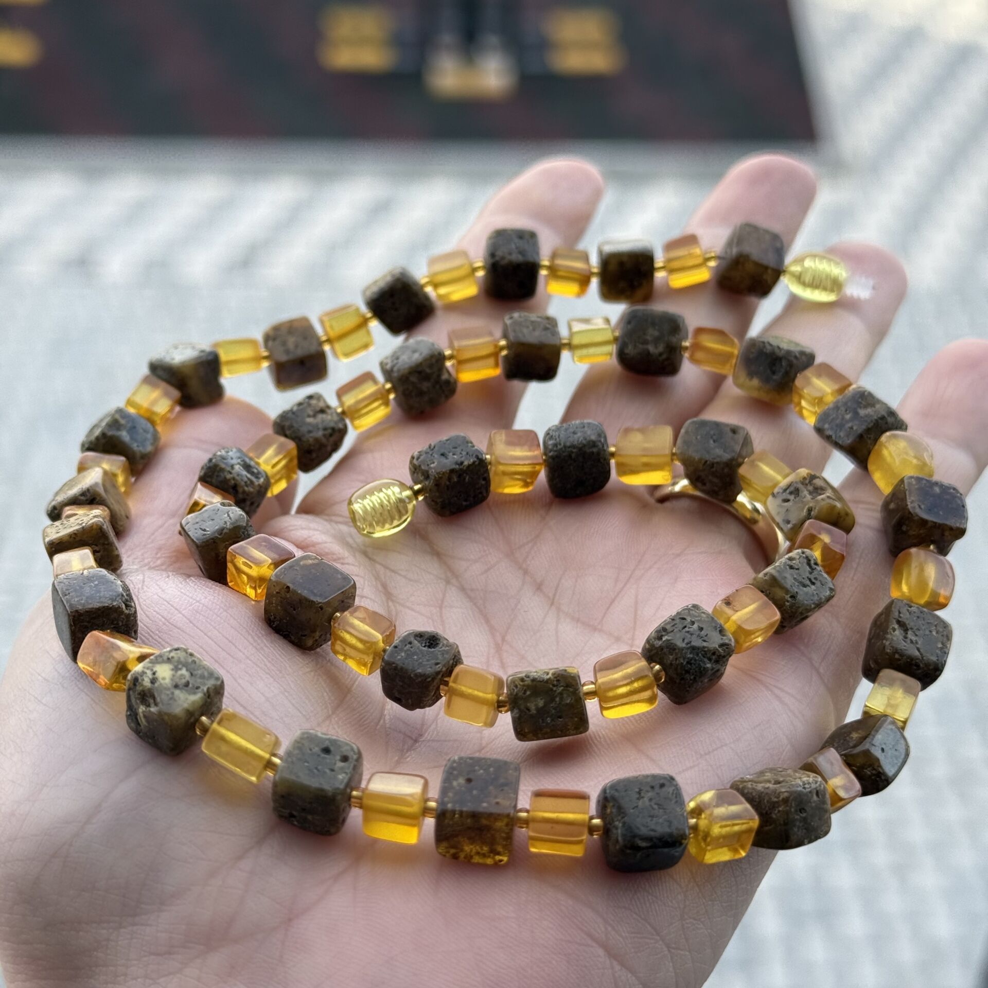 Damla Kehribar Küp Model Yetişkin Kehribar Kolye